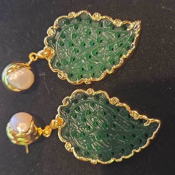 Green Jade Carved Leaf With White Pearl Stud Dangle Earrings - Picture 3 of 4